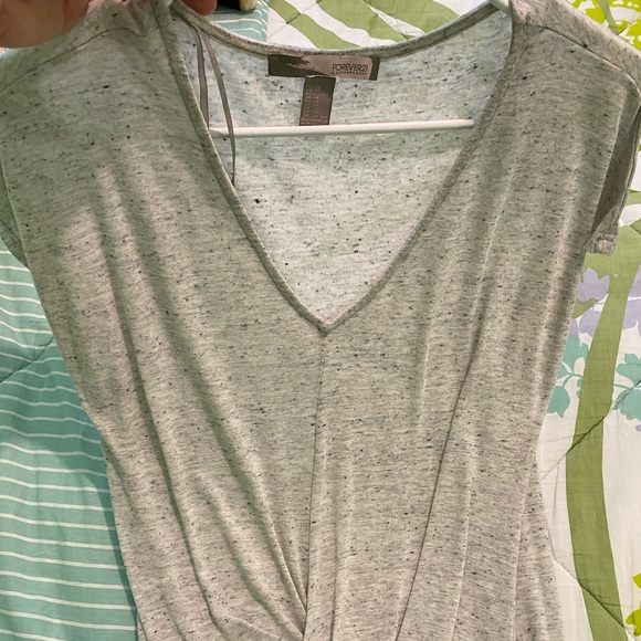 Forever 21 V neck - Picture 1 of 3